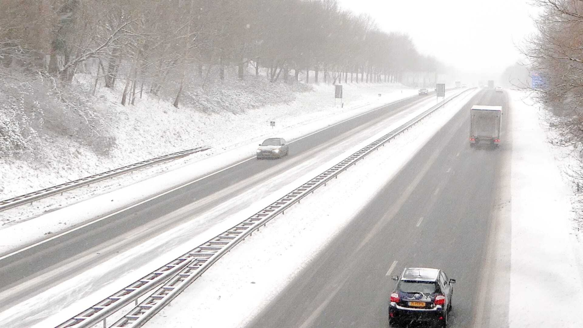 20260107 snelweg sneeuw News United Dennis Bakker