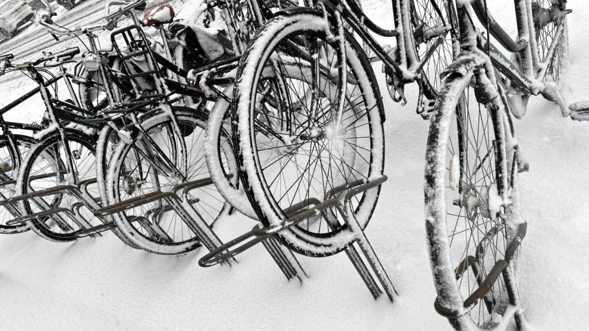 20260107 winterweer beursstraat fietsen IMG 1023