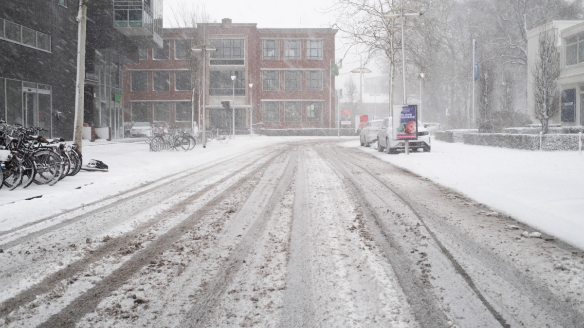 2 foto winter binnenstad zz