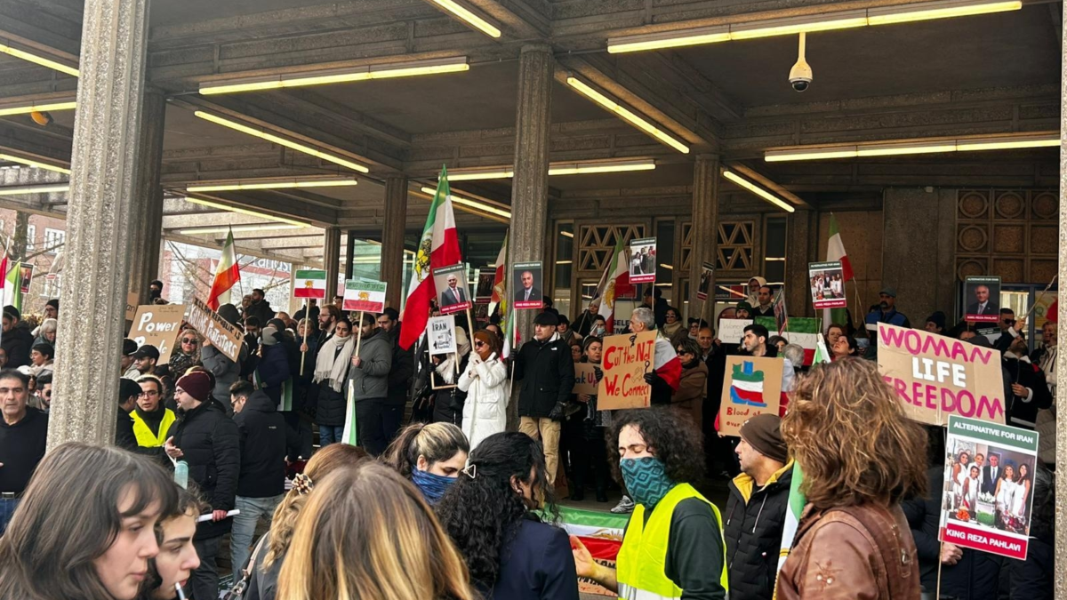 Demonstratie stationsplein Enschede onderdrukking en geweld in Iran 02