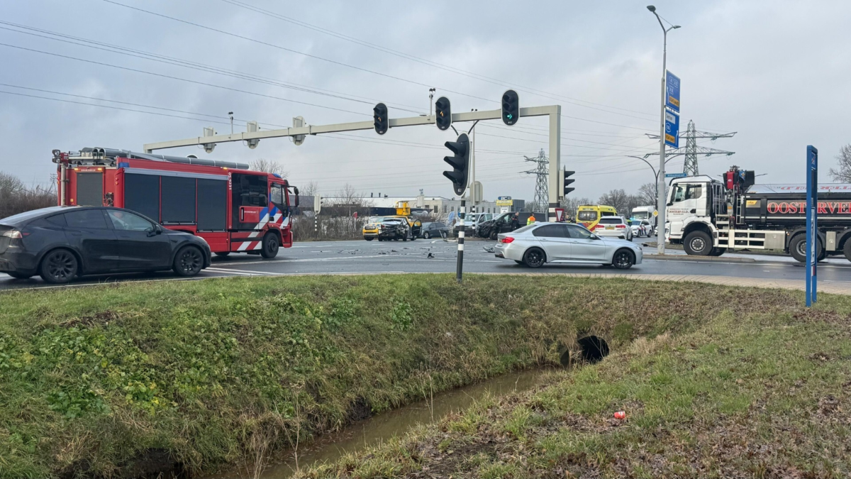Chaos na aanrijdeing Almelo