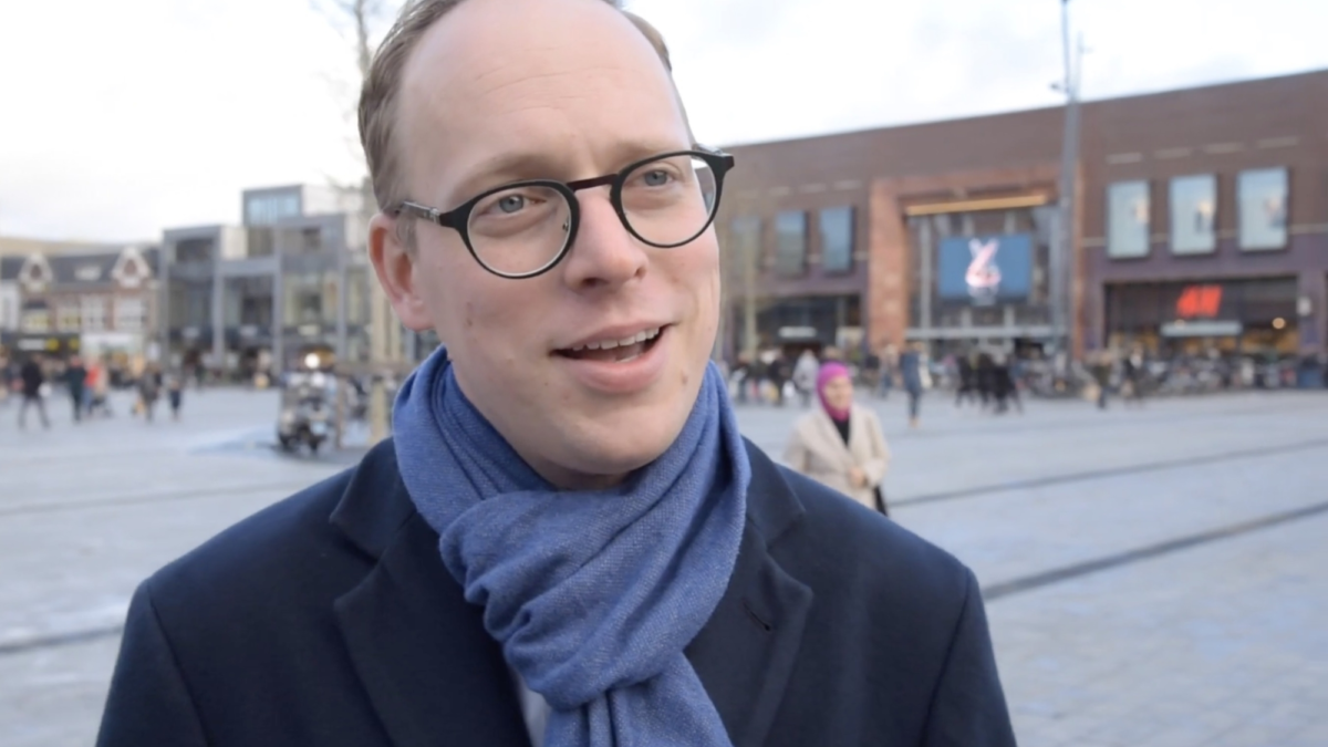 Eelco Eerenberg in 2019 vlak voor zijn vertrek uit Enschede still uit video 1 Twente