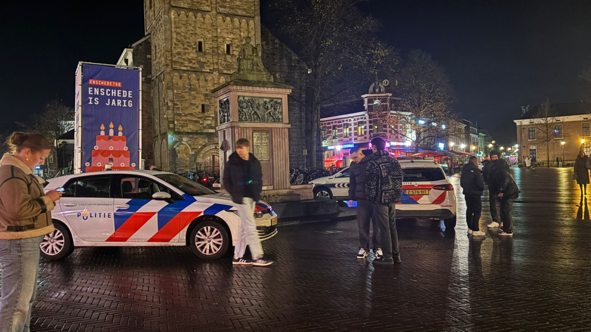 20251101 politie in Enschedese binnenstad