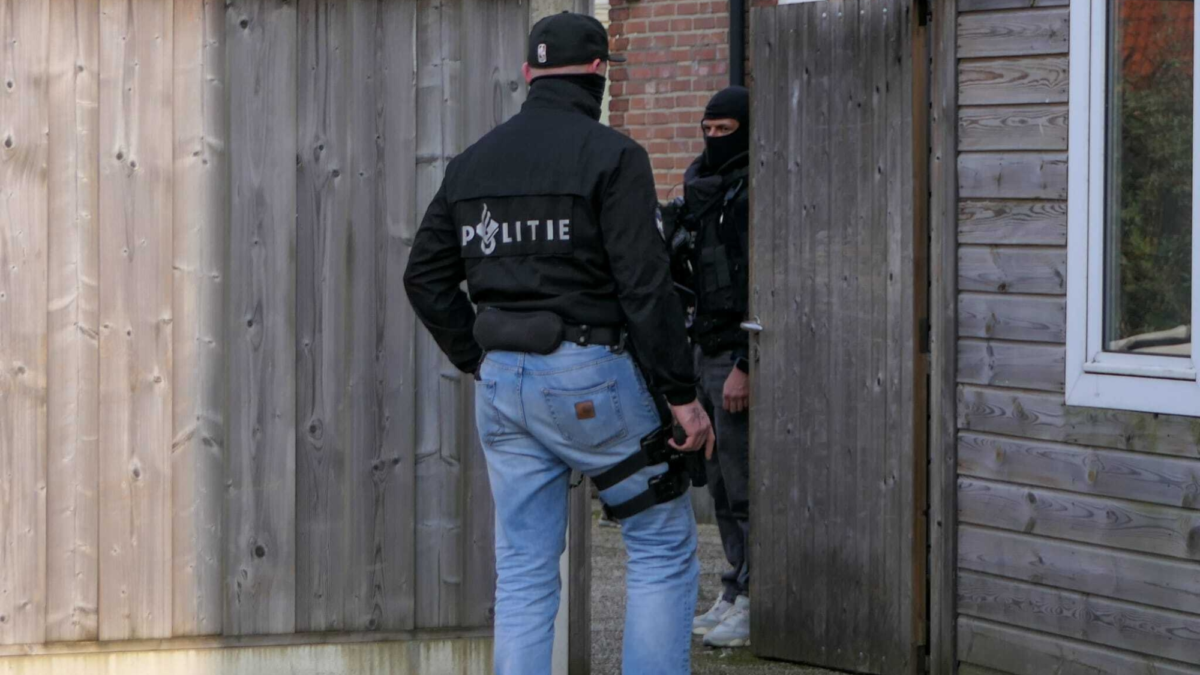 20260310 politieactie Enschede News United Dennis Bakker