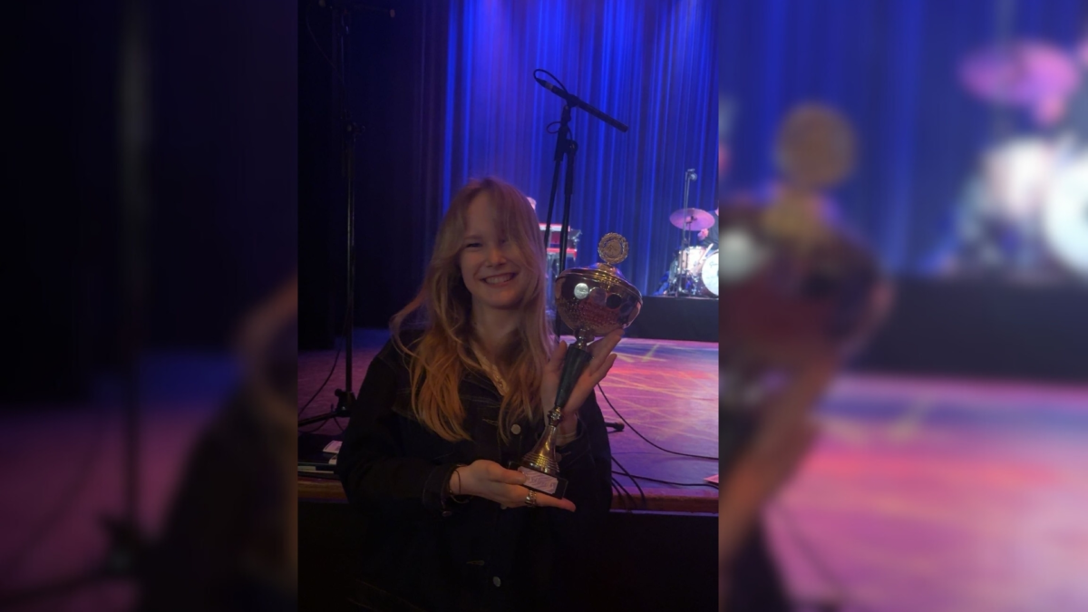 Wies Eppink met beker