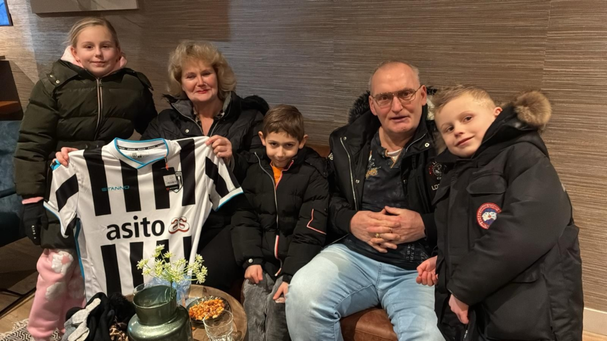 Ope an oma Niehaus met de kleinkinderen