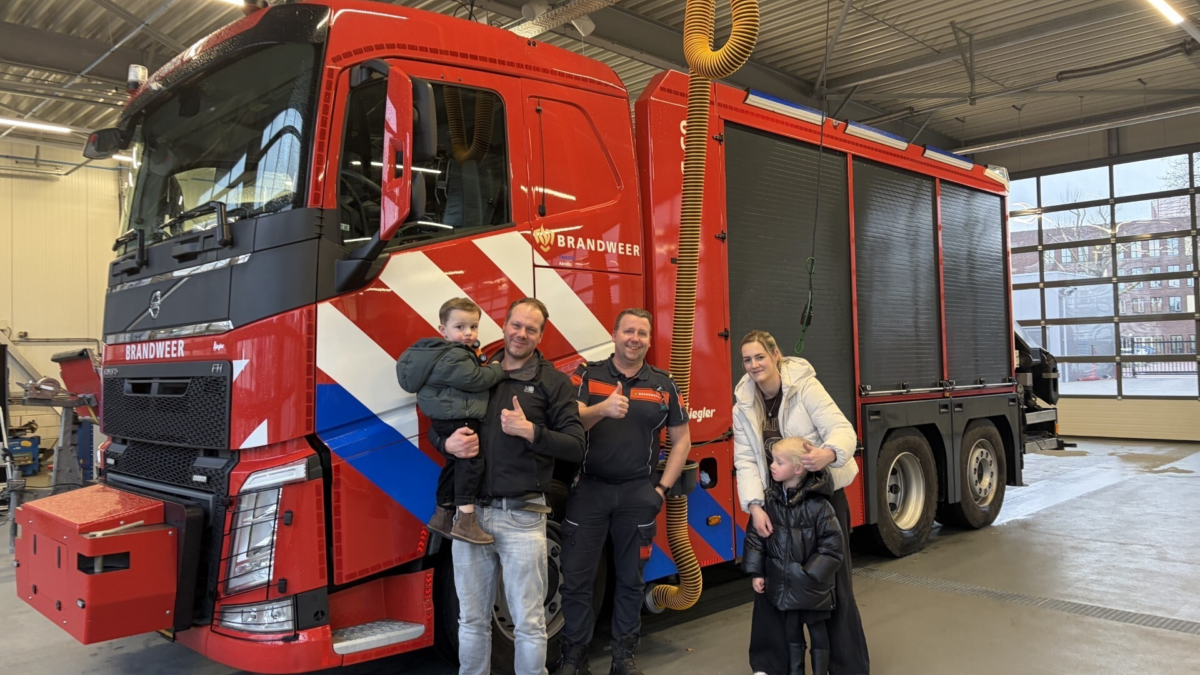 Bo en Finn bij de Brandweer