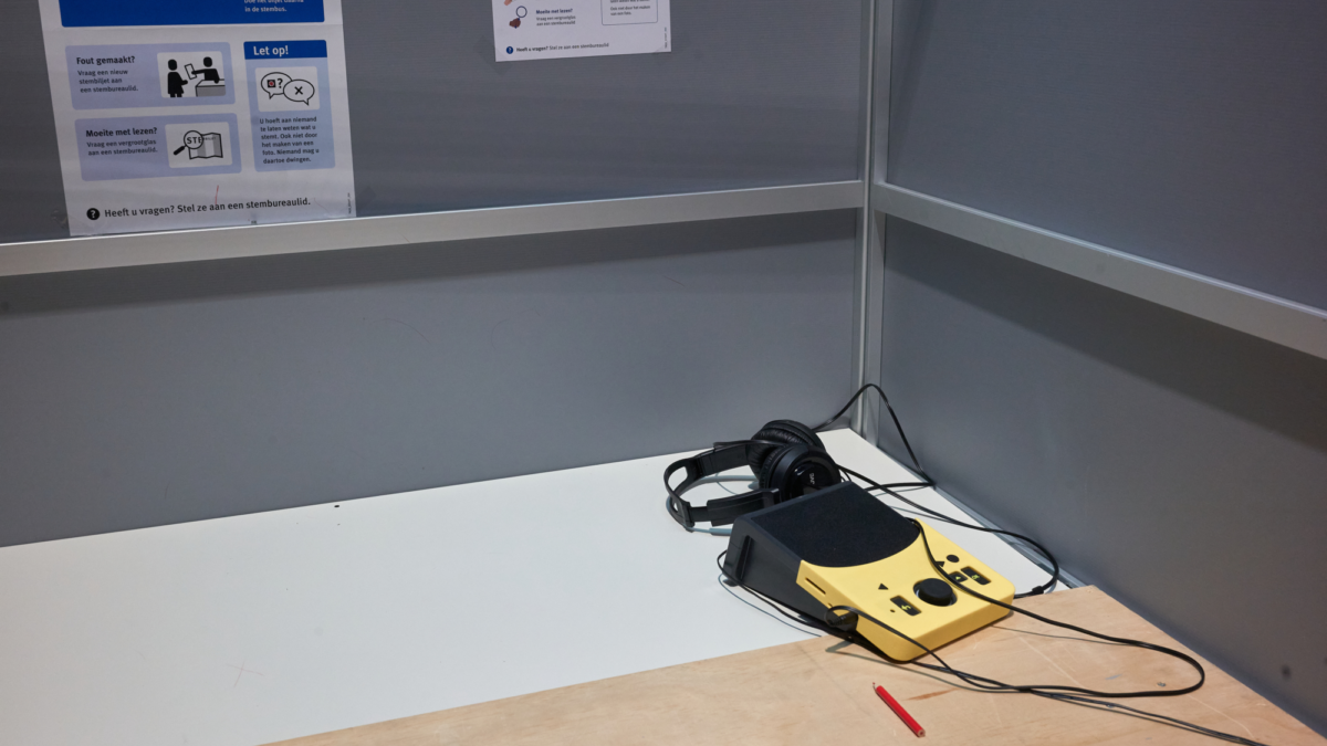 Stemhokje - blindentolk - verkiezingen