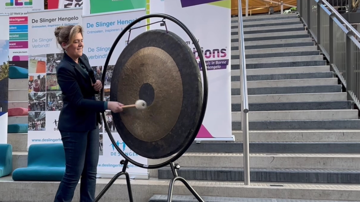 260320 Hanneke Steen opent de Slingerbeurs