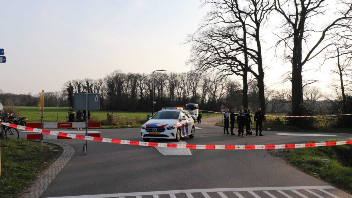 20260323 Ongeval aanrijding fietsster brommer Braakweg Vliegveldweg Enschede