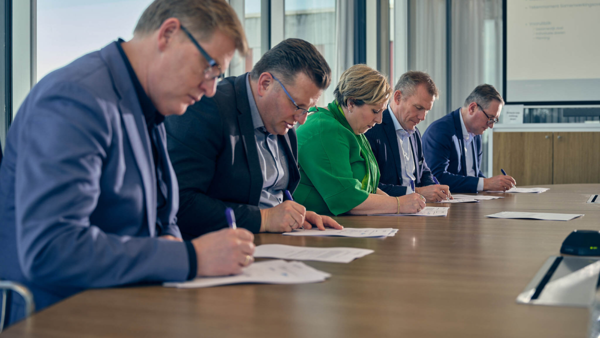 20260318 Ondertekening SOK Warmte 1