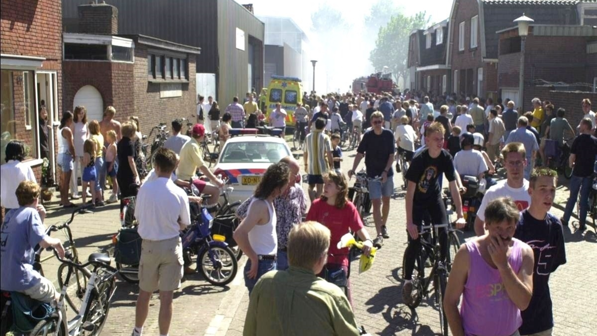 Tollenstraat - publiek - 13 mei 2000