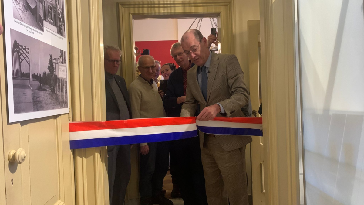 Onthulling schelberg museum hengelo britse vlag 1twente