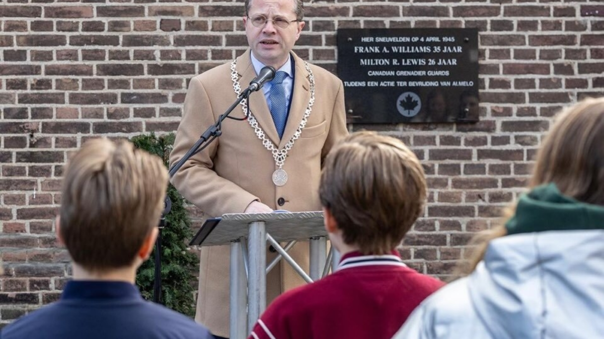 Korteland bij Plaquette Vriezenbrug