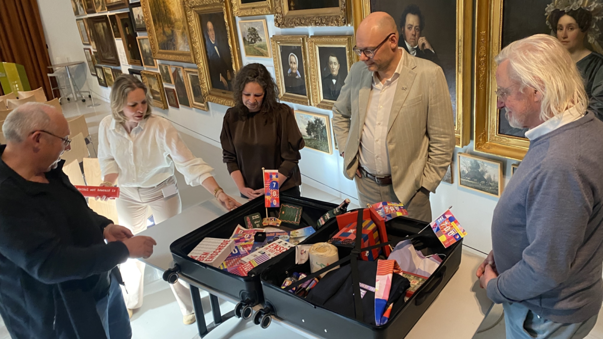 20260408 Enschede700 koffer foto 1 Twente Niels Veurink 1