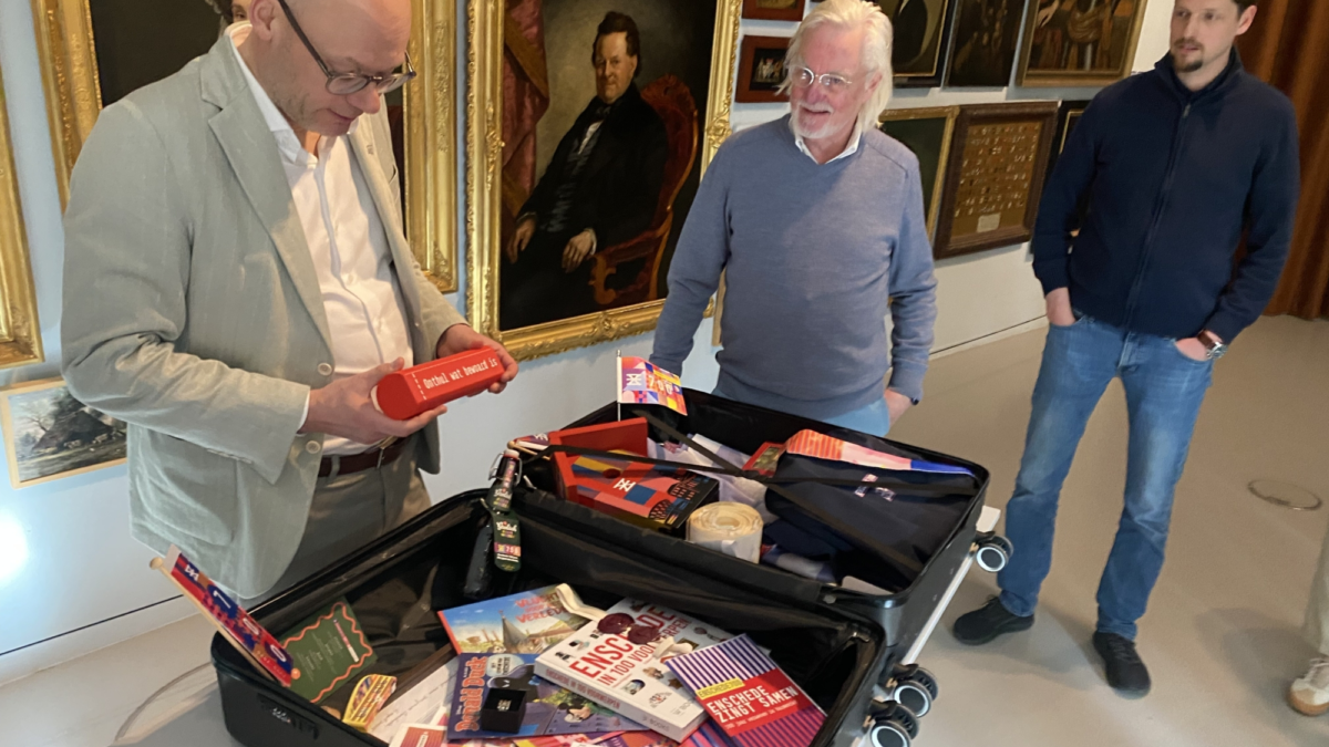 20260408 Enschede700 koffer foto 1 Twente Niels Veurink 2