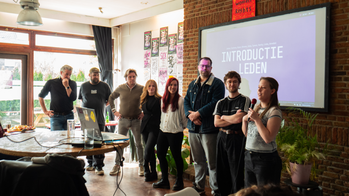 Nachtraad stelt zich voor in Enschede 20260409