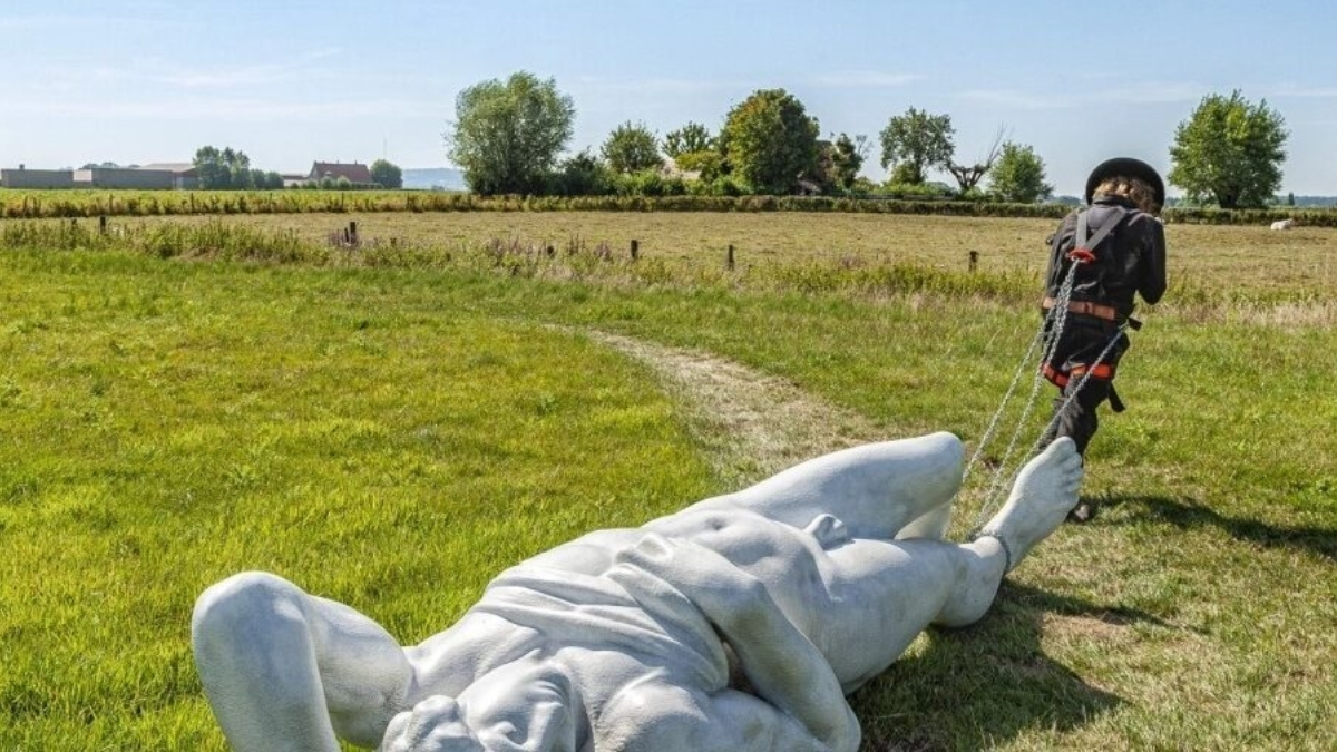 102413 En de boer hij ploegde voort copyright Mikes Poppe photo Pat Verbruggen