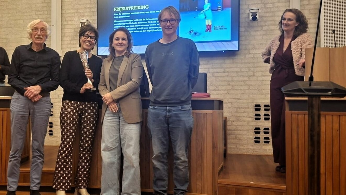 260424 dictee vlnr Henk Nijhof Paul Kuiper Petra Bruulsema Judith Mulder Zen Oostrom en Nathalie Baartman