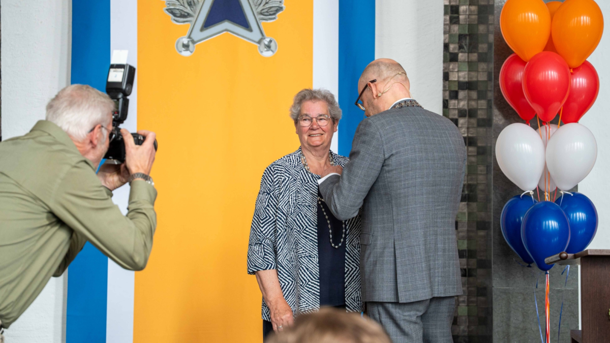 03 Mevrouw B Betsie van Roden Dekker Lid