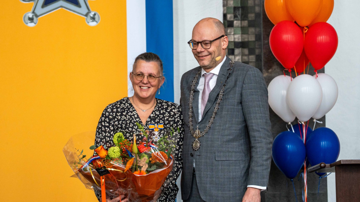 09 Mevrouw M Mieke van Dragt Ridder