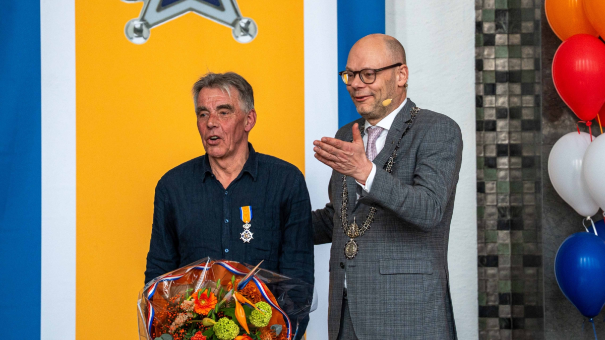 10 De heer A Albert Fransen Ridder