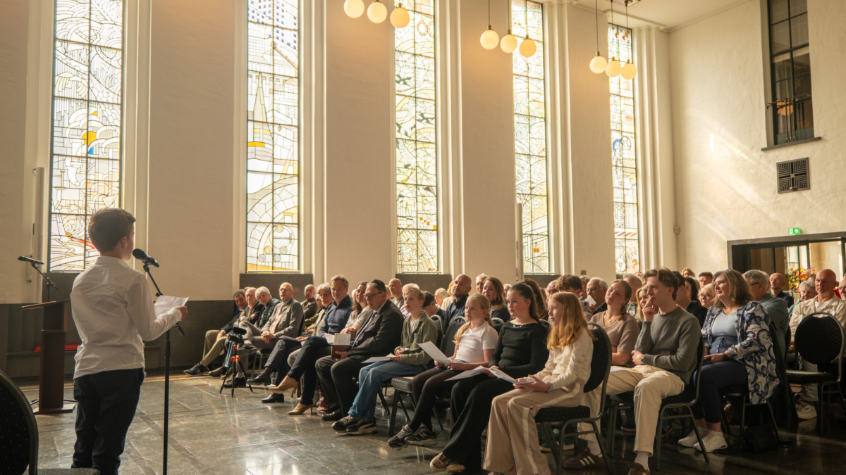 Bijeeenkomst struikelstenen stadhuis enschede 20260510 01