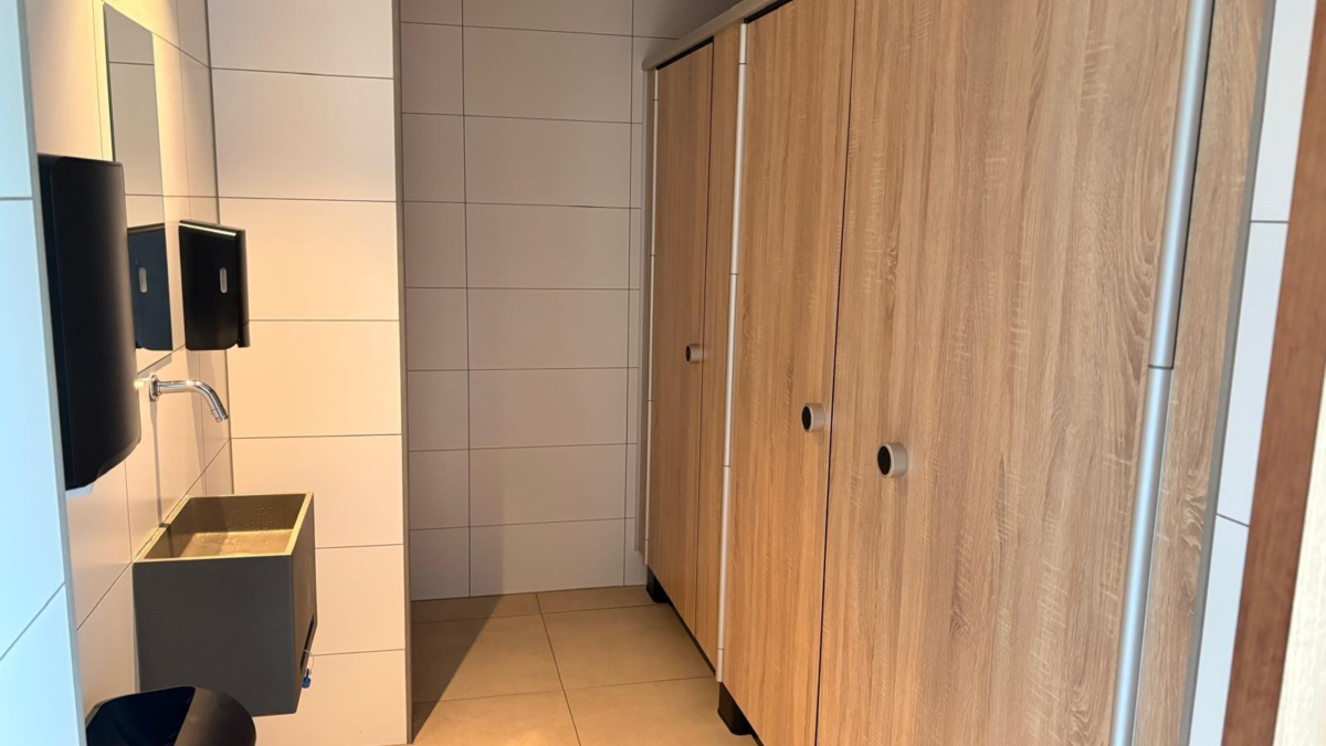 Sanitairgebouw Ostana