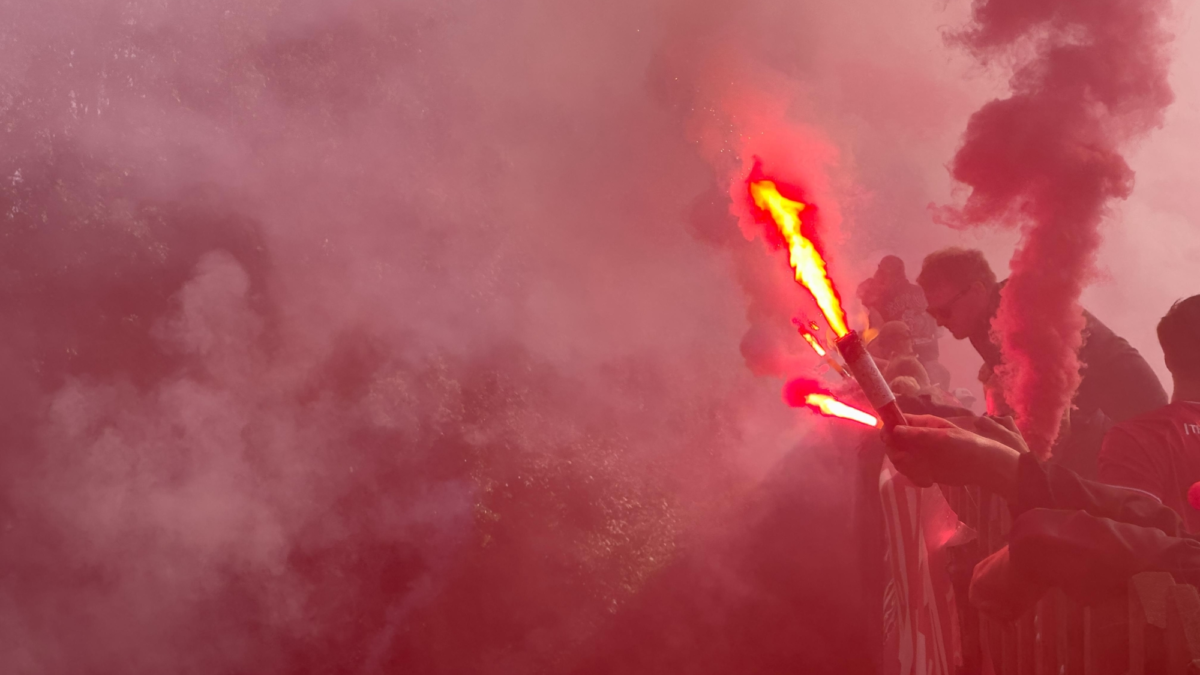 Uitzwaai actie FC Twente PSV Azelo 4 foto Niels Wesselink