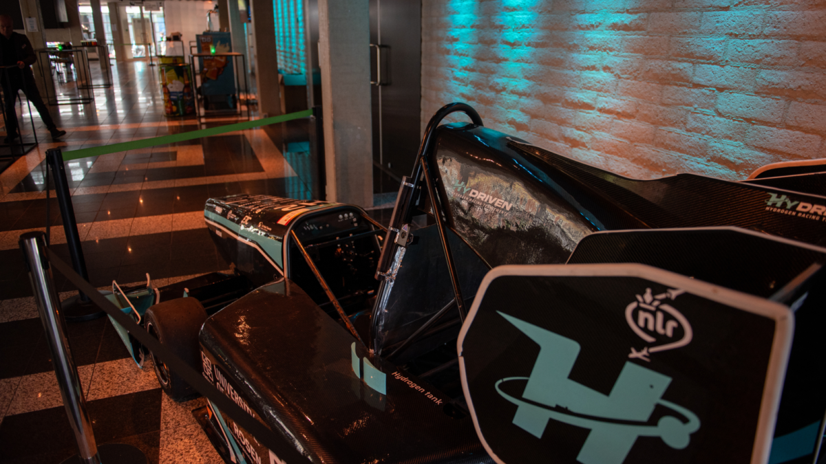 Hy Driven nieuwe waterstofauto 2026 presentatie 03