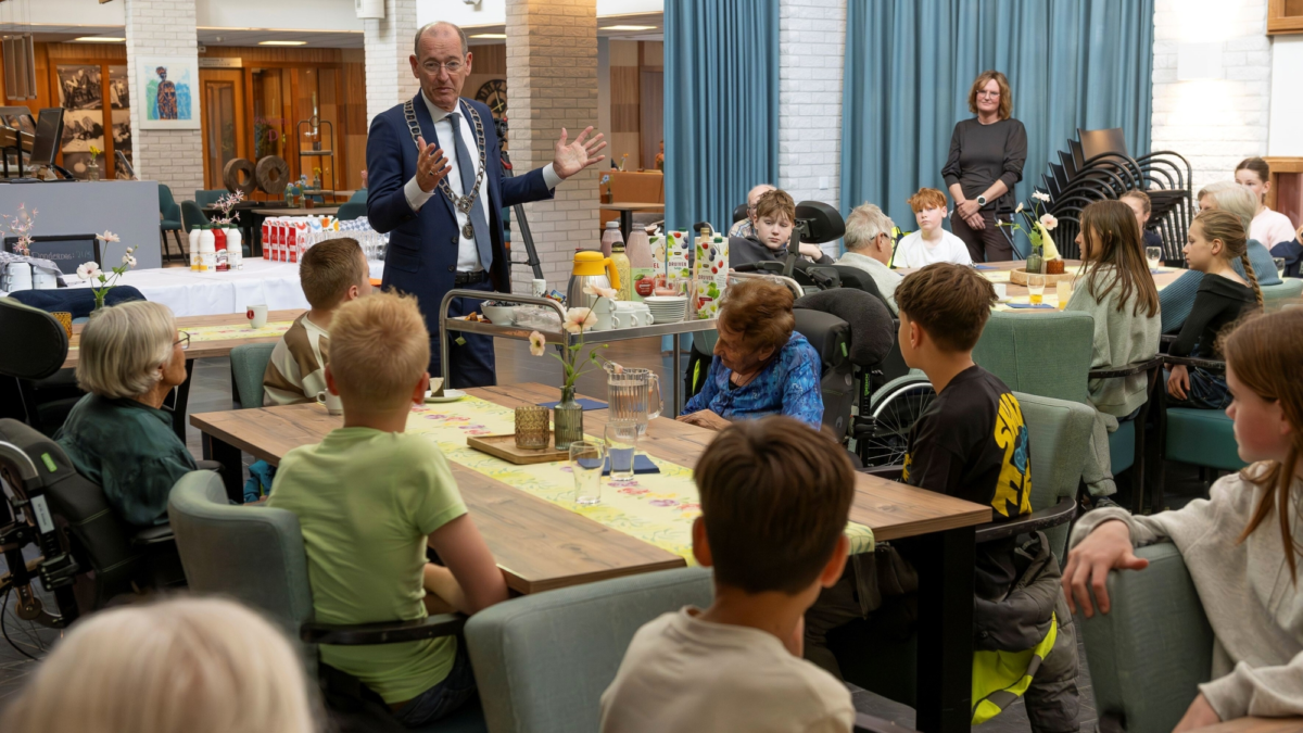 260521 Jaap Baart Sander Schelberg bij TMZ met jong en oud2