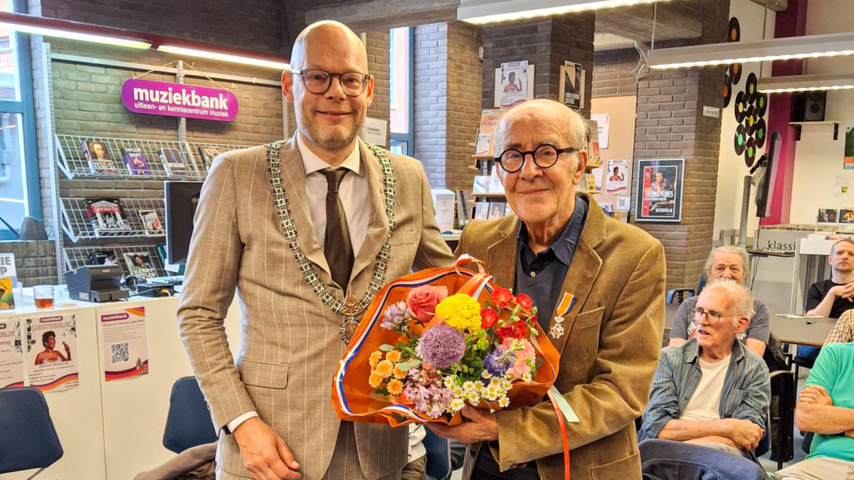 Ed Tervooren burgemeester lintje enschede muziekbank 2