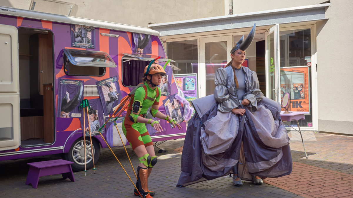 Clara de neushoorn - Mijntje Pronk - Linsey Coppens - sprinkhaan - neushoorn - theater - Sonnevanck