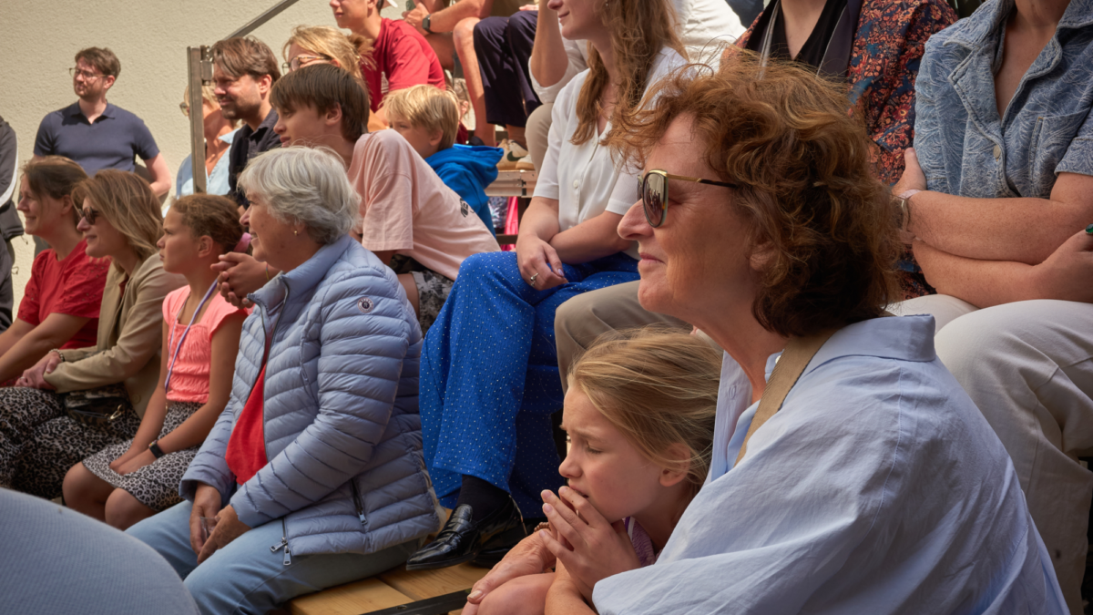 publiek - theater - Sonnevanck - meisje - oma