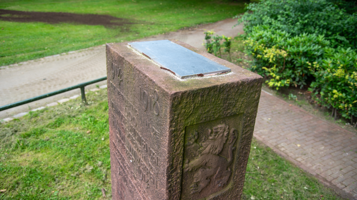 Gestolen monument Van Heekpark9