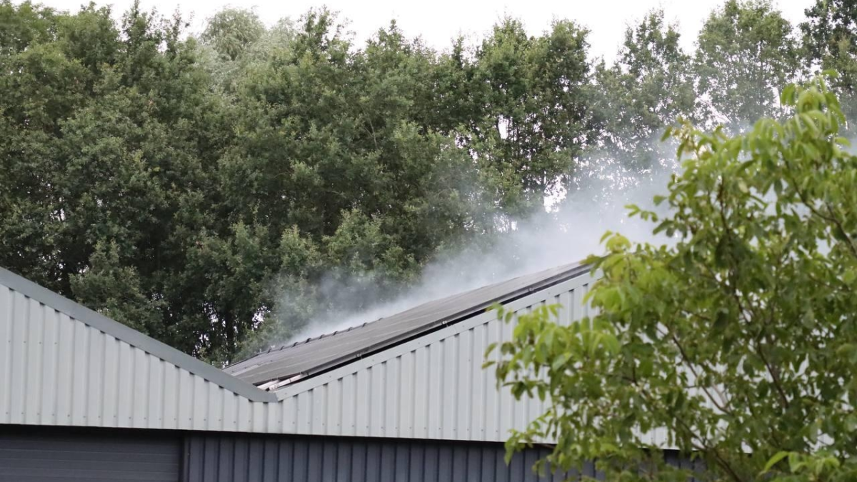 Brand in bedrijfshal
