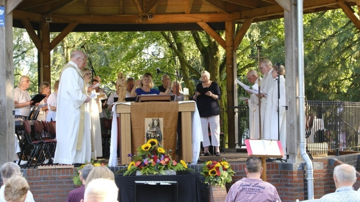 Eucharistieviering Muziekkoepel