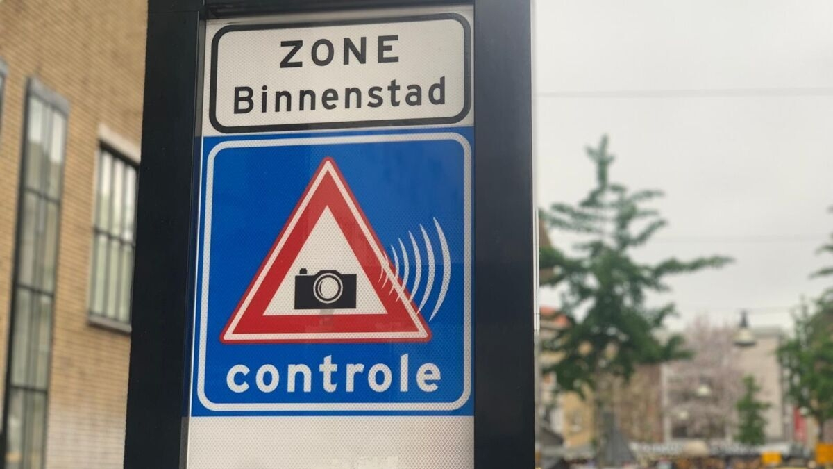 20230523 enschede waarschuwingsbord zone binnenstad controle 2023 08 22 125457 vnpt