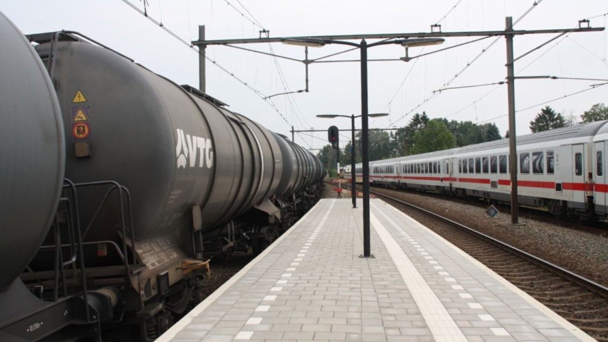 Trein rijssen goederentrein