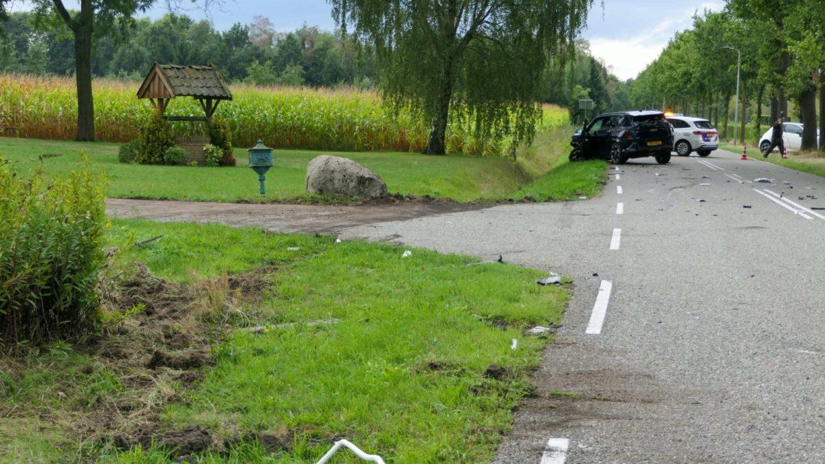 20260830 ongeval Boekelosestraat Usselo Boekelo camper 02