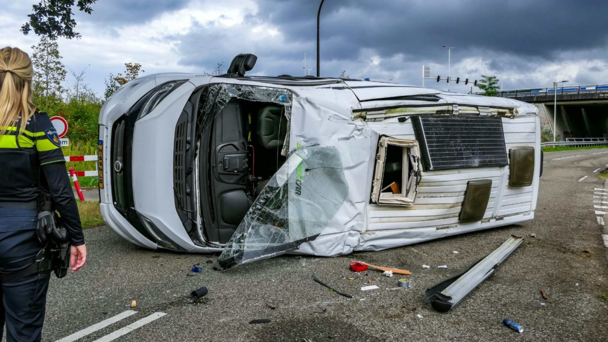 20260830 ongeval Boekelosestraat Usselo Boekelo camper 01