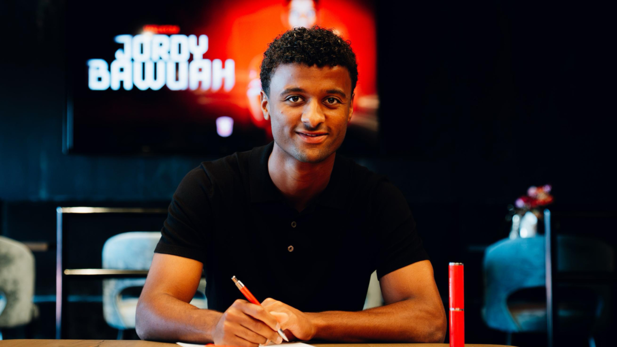 Jordy Bawuah FC Twente contractondertekening