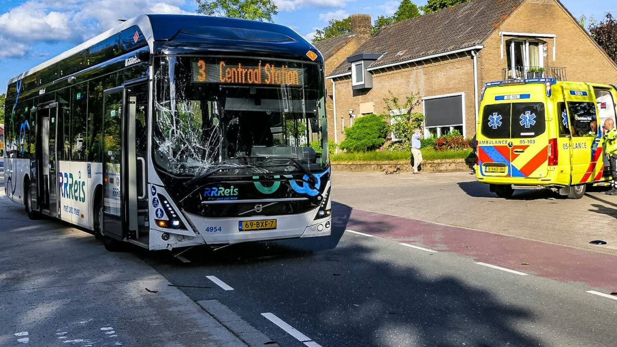 bus - botsing - ambulance