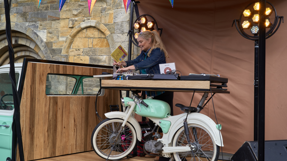 Red Roots Festival - DJ - brommer