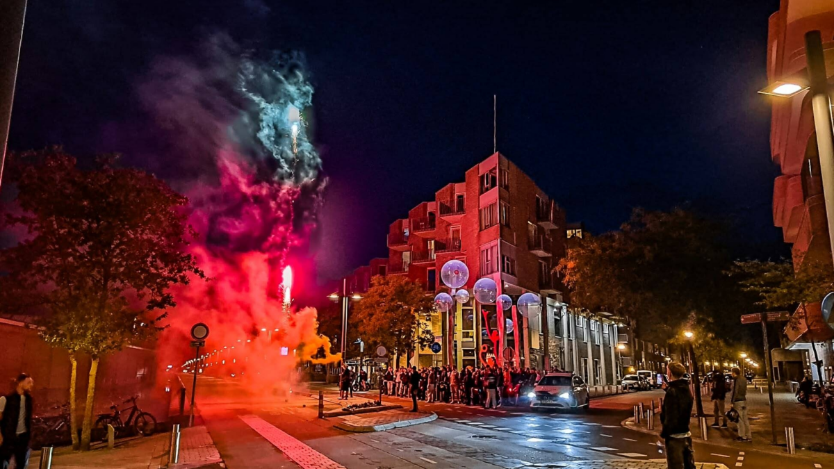 20260906 vuurwerk voor verongelukte Brian in Enschede News United Dennis Bakker