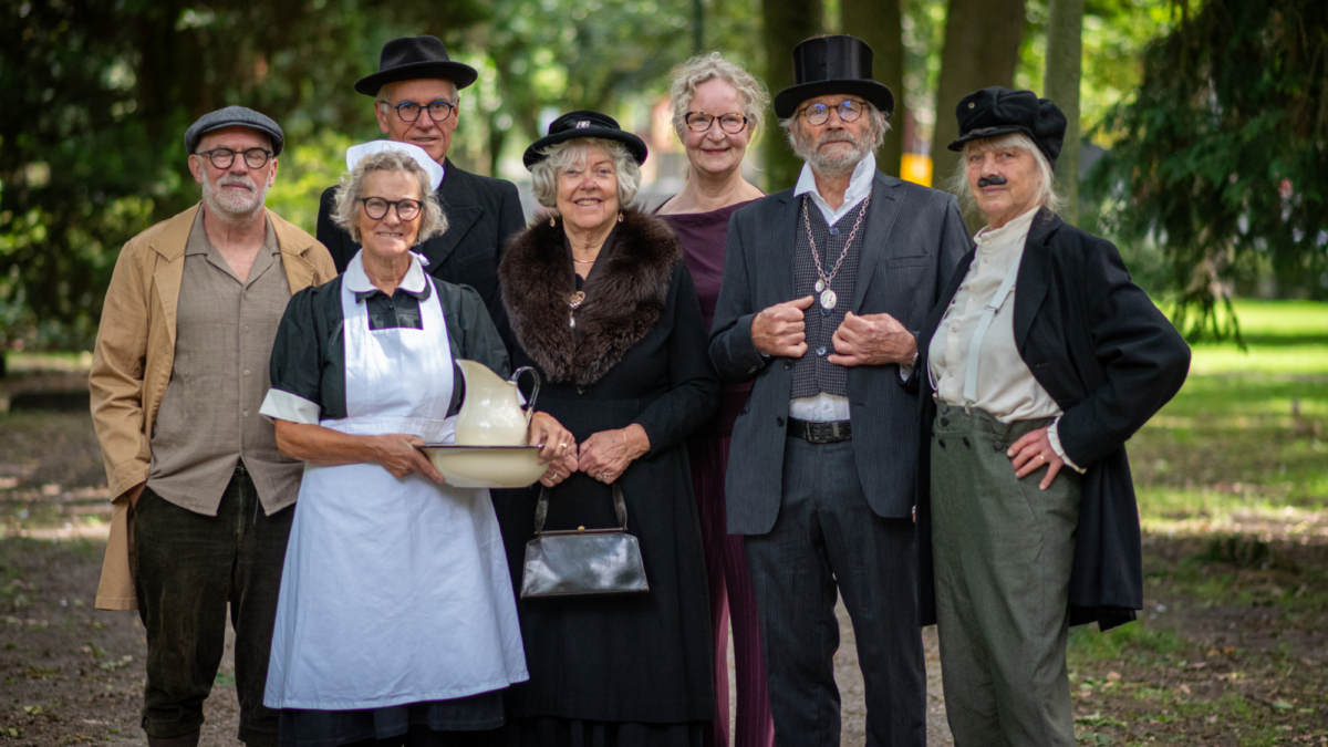 Vrijwilligers Boerenkerkhof toneelstuk