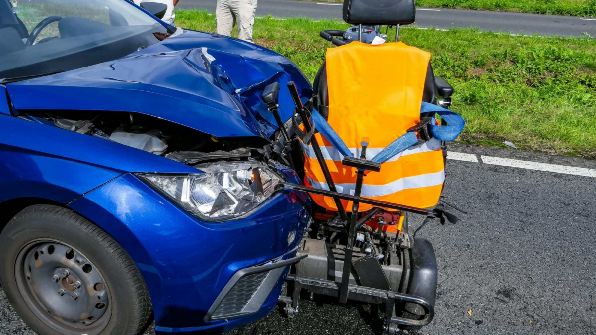 20260909 Usselerrondweg ongeval scootmobiel auto