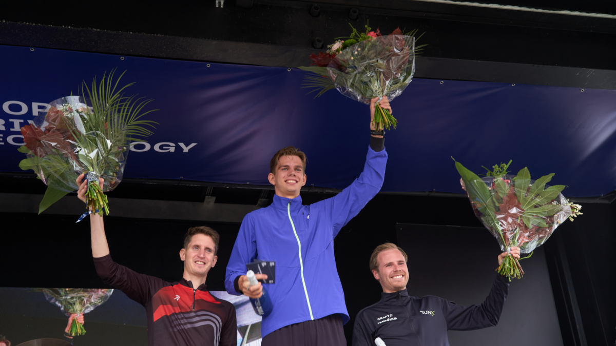 Singelloop - podium - heren 5 mijl - Jochem Wiersma - Ties van den Hurk - Nick Marsman