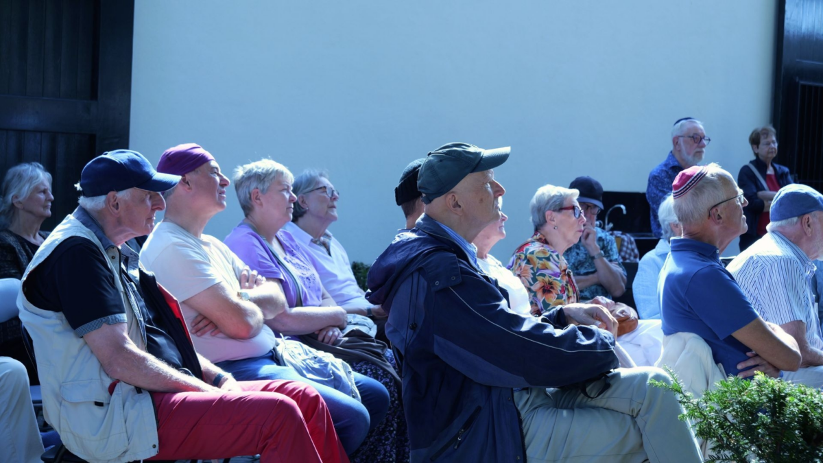 3 2 LEZING JOODSE BEGRAAFPLAATS PUBLIEK