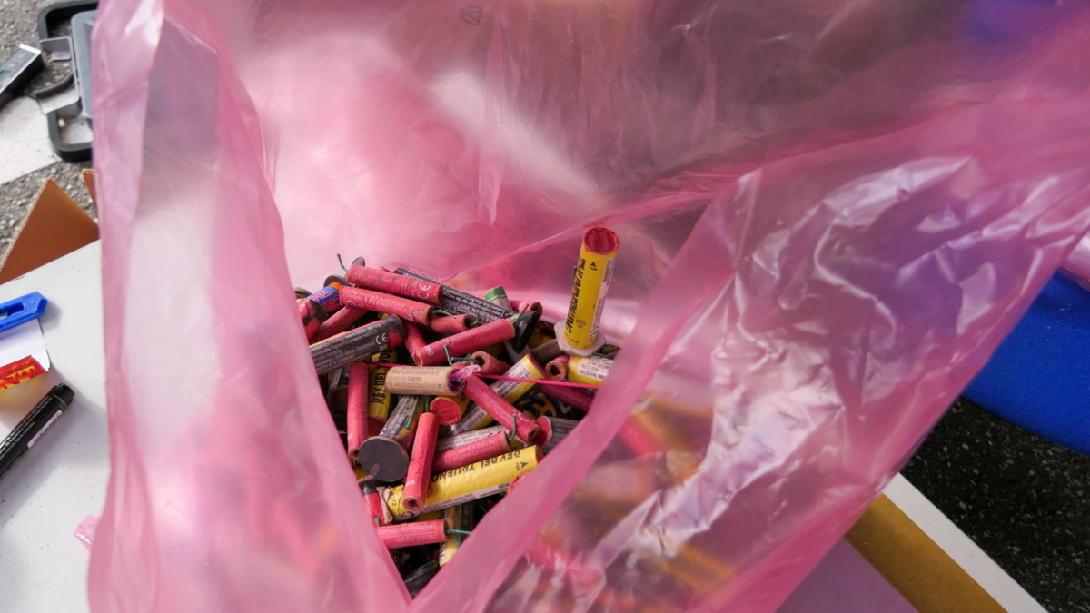 Vuurwerk in plastic tas inzamelactie Enschede 20260921